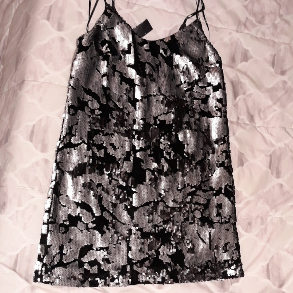 FLASH SALE 6/15/26🖤 NWT Forever 21 Black and Silver Mini Dress! sz M